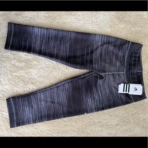 🌸Adidas Woman XS Capri workout pants